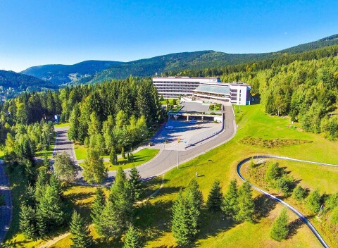 Krkonoše: Špindlerův Mlýn blízko centra v 4* Harmony Hoteli s polpenziou a wellness (bazén, 2 vírivky, 5 sáun)