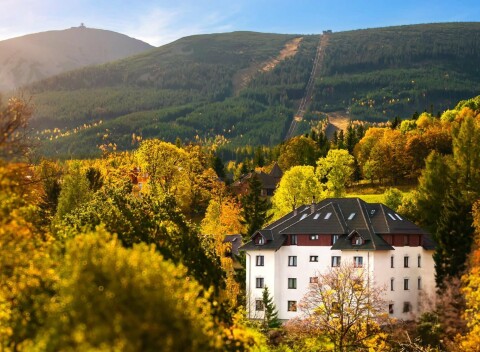 Poľské Krkonoše v Penzióne Karkonoski SPA *** s raňajkami či polpenziou, wellness, bazénom a vyžitím pre deti