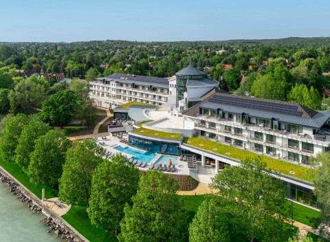 Pobyt na brehu Balatonu: Kenese Bay Garden Resort & Conference ****+ s polpenziou, súkromnou plážou a wellness