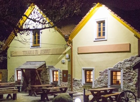 Pobyt pri národnom parku s polpenziou, vínom a privátnym wellness v penzióne U Tří Jasanů.