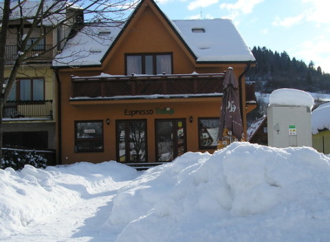 Ubytovanie pre dvoch v centre Červeného Kláštora a priamo pri lávke cez rieku Dunajec.