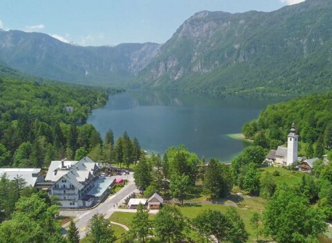 Slovinsko 100 m od Bohinjského jazera: Hotel Jezero **** s raňajkami/polpenziou a vstupom do bazéna i sauny