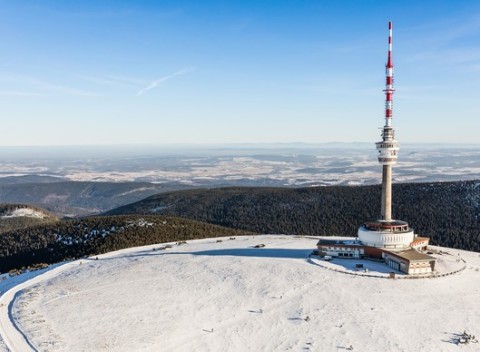 Najvyššie položený hotel v Česku: Pobyt vo vysielači Praděd vo výške 1491 m n. m. vrátane polpenzie.