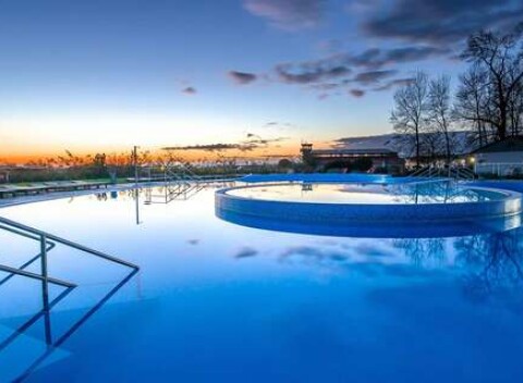 Hotel priamo v Termáloch Malé Bielice s neobmedzeným vstupom do bazénového komplexu a gurmánskou polpenziou