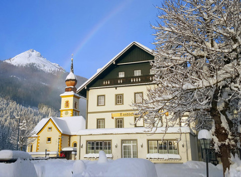 6 dní v rakúskom 4* Landhoteli Postgut: Polpenzia, sauny a odvoz na lyžovačku v cene.