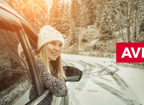 Vianočné sviatky s autom od AVISu vrátane diaľničnej známky a možnosti vycestovať za hranice.