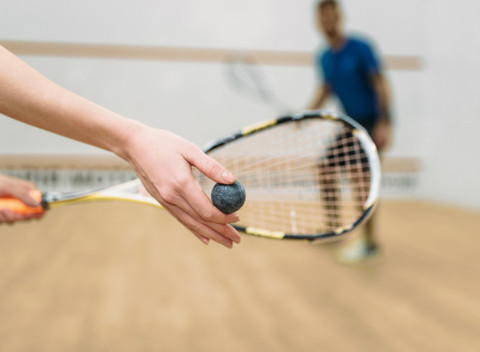 Hodina squashu alebo permanentka na 10 hod. prenájom squashového kurtu.