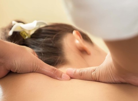 Klasická, tirolská alebo hĺbková masáž krku. Tri špeciálne masáže s blahodárnymi účinkami.