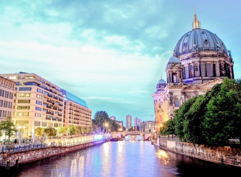 Berlín priamo v centre v hoteli A&O Berlin Mitte s raňajkami + 2 deti zdarma.