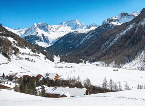 Zima v horskom hoteli Alpenrast*** s polpenziou, nápojmi, wellness a skipasom na bežky.