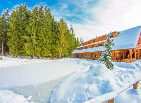 Beskydy 400 m od ski areálu v Hoteli Ondrášův Dvůr **** s polpenziou a wellness.