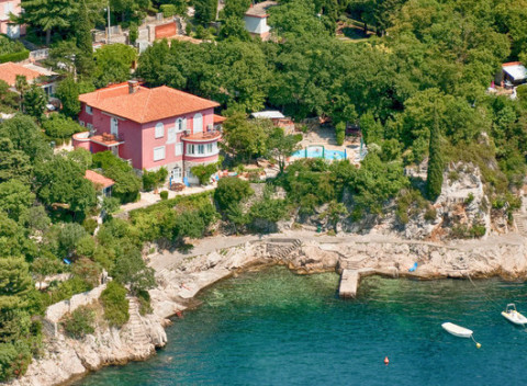 Dovolenka v Chorvátsku v štúdiách s bazénom a len pár krokov od mora.