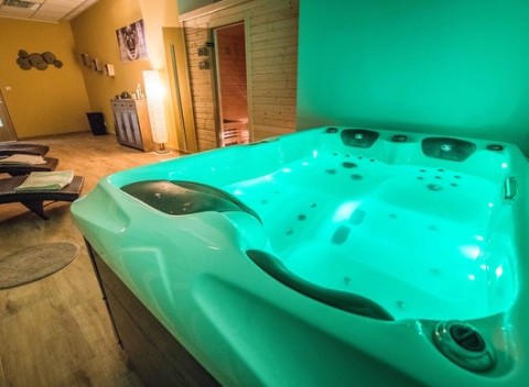 Privátne wellness pre 2 osoby na 2 hodiny s ovocím a čajom či šampanským v HYC v Petržalke.