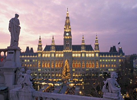 Viedeň nielen pre rodiny v A&O Wien Hauptbahnhof s raňajkami priamo v centre.