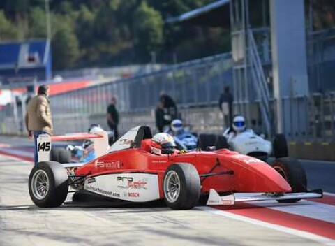 Pilotujte formulu na jedinečnom okruhu Slovakia Ring