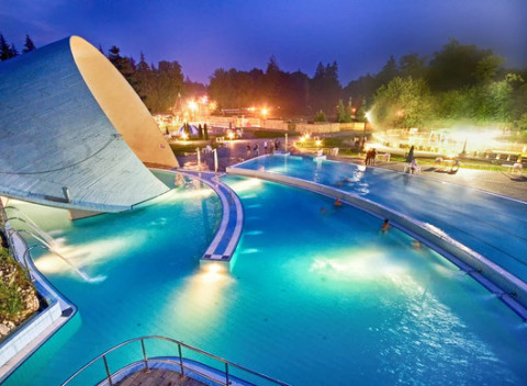 Wellness pobyt s polpenziou v Kikelet Club Hoteli*** len 2 min. od slávnych Jaskynných kúpeľov.