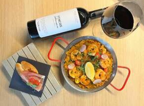 Paella menu s pohárom vína pre 2 osoby vo Wine bar & tapas by Provino