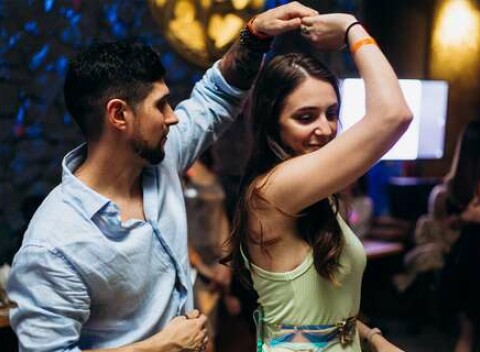 Tanečné kurzy pre začiatočníkov - salsa a bachata v BYRAMOS STUDIO