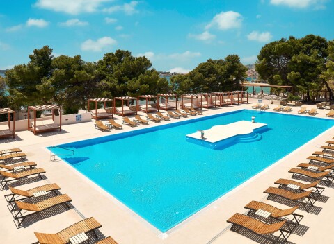 Chorvátsko: Vodice v Hoteli Imperial *** s polpenziou, bazénmi a fitness neobmedzene + animácie pre deti