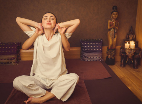 Špeciálna thajská aromaterapeutická masáž s rôznymi olejmi na Obchodnej.