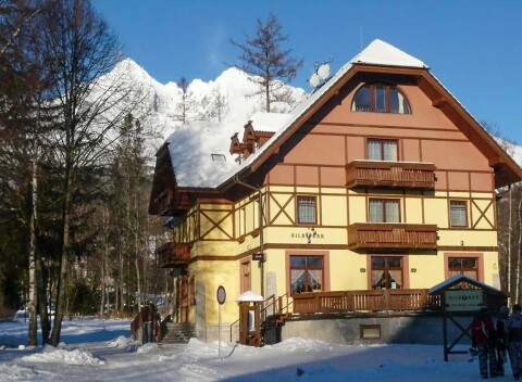 Vysoké Tatry: Tatranská Lomnica blízko lanovky a ski areálov vo Vile Park *** s polpenziou + parkovanie zdarma