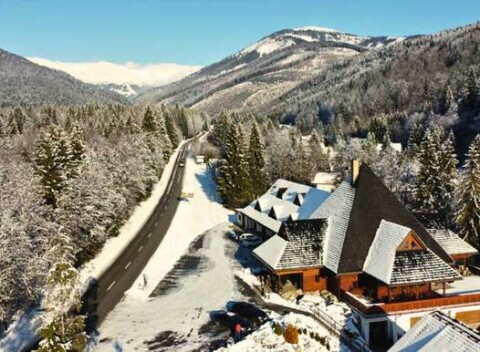 Rozprávková Kúria na Táloch v krásnom horskom prostredí s raňajkami a vstupom do vonkajšej sauny a vírivky