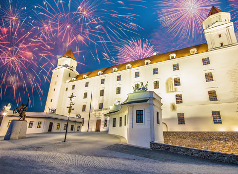 Bratislava s výhľadom na Malé Karpaty v 4* zámockom boutique hoteli s raňajkami/polpenziou a bazénom.