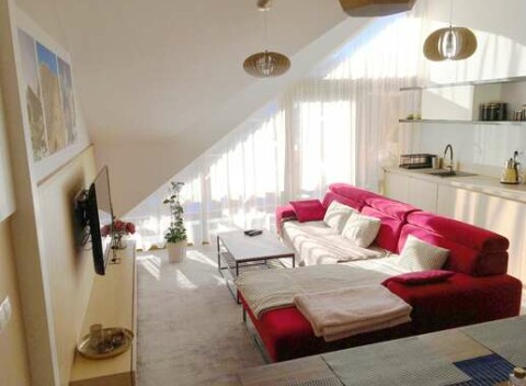 Moderný 2-izbový apartmán Swen v centre Tatranskej Lomnice s dvomi terasami - až pre 5 hostí