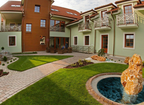 Dovolenka v centre jedného z najmenších miest Slovenska v penzióne Tri Koruny s polpenziou.