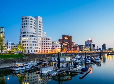 Pobyt v Porýní: Düsseldorf blízko zámku a atrakcií v Hoteli MOXY Düsseldorf South s raňajkami formou bufetu