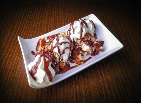 Sladké domáce dezerty s kávičkou vo Vinárni a Reštaurácií pri Kaplnke vo Vajnoroch