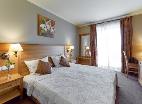 Relax vo vynikajúcom Kinga Hoteli Wellness**** pri jazere s polpenziou a neobmedzeným SPA.