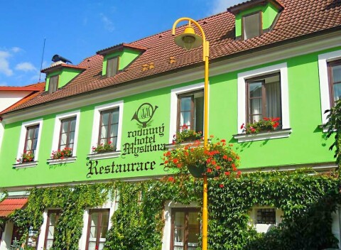 Južné Čechy: Třeboň v Hoteli Myslivna *** s raňajkami či polpenziou a vstupom do soľnej jaskyne + darček