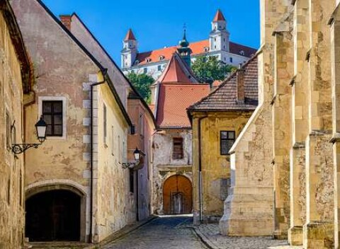 Zachráňte mesto pred smrtiacim vírusom v mestskej hre Misia Hrad od ZAZITO.OOO