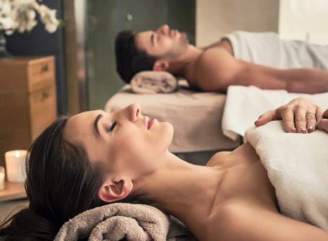 Valentínska párová olejová masáž pre relax vo dvojici v salóne Krásna Afrodita.