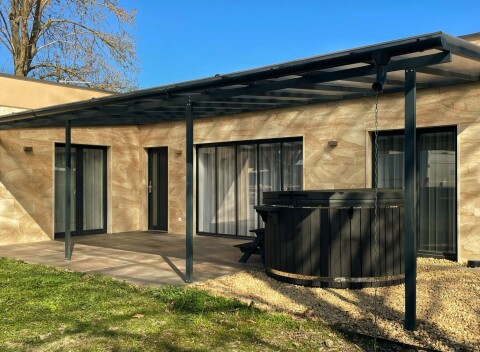 Maďarsko pri termáloch: Relaxácia v modernom Thermal Villaparku Mesteri s raňajkami či polpenziou + vírivka