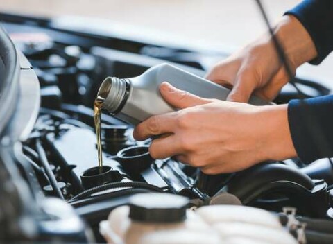 Servisná prehliadka s výmenou oleja a filtrov v autoservise na Mlynských nivách