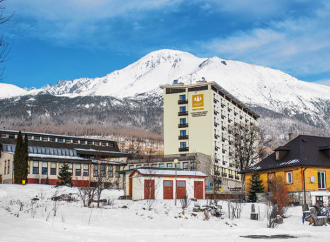 Pobyt v Hoteli Granit Tatranské Zruby***: plná penzia, večera pri sviečkach, šampanské, masáž, sauna.