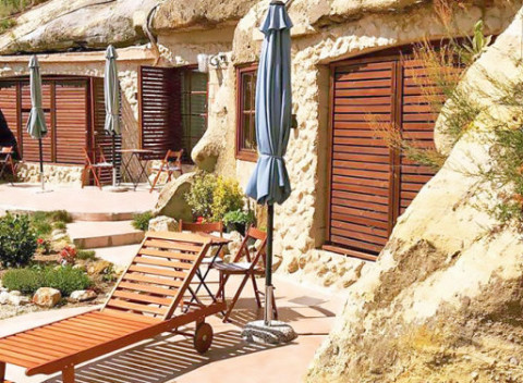 Maďarský Sirok: pobyt v jaskynných apartmánoch blízko Egeru s polpenziou a vstupom do termálov.