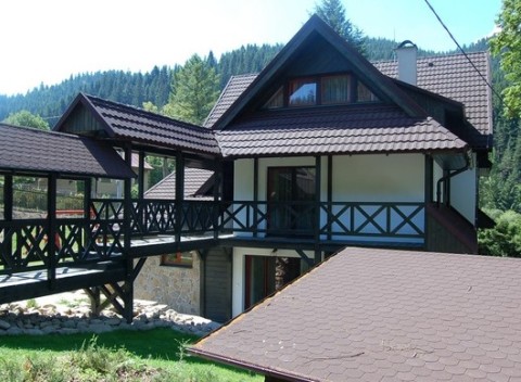 Penzión Malužiná v pokojnom prostredí pod lesom, len 25 km od aquaparku Tatralandia.