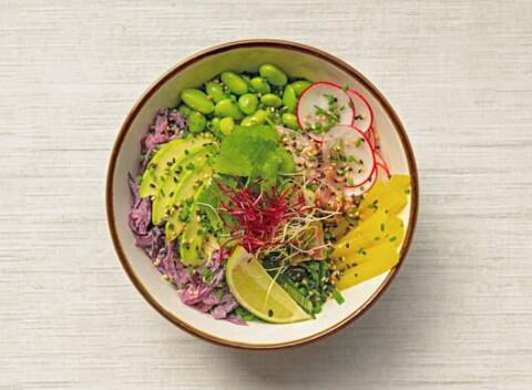 Chuť Havaja v srdci Bratislavy – osviežujúce poké misy od Kazoku