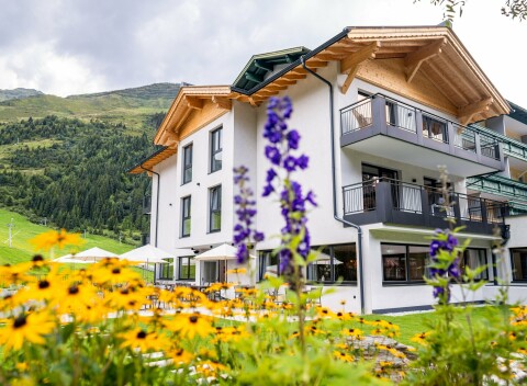 Tirolsko plné zážitkov: 4* Berghotel Hochfügen s polpenziou, neobmedzeným wellness a výbavou na turistiku