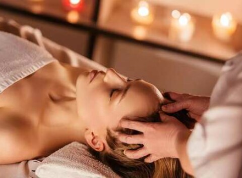 Lymfodrenáž tváre, masáž hlavy Champi aj reflexná masáž chodidiel v Prerelax – Exclusive Thai centrum