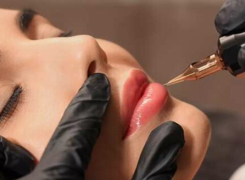 Permanentný make-up: Aquarell lips, očné linky aj obočie v centre tvárovej kondície Diamondface