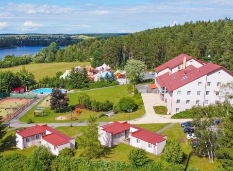 Pobyt pre gurmánov na Křivoklátsku: Hotel Jesenice *** s ultra all inclusive a 50 % zľavou na procedúry