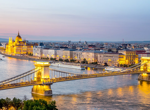 Budapešť v krásnom 4* hoteli s neobmedzeným vstupom do bazéna a sauny, raňajkami a večerou.