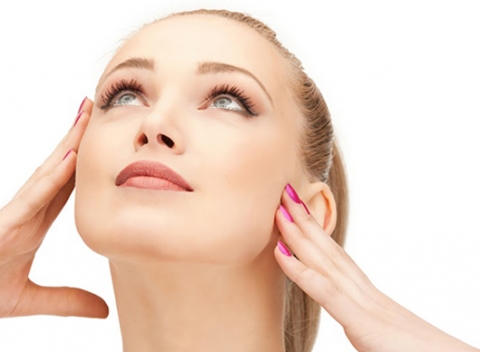 Profesionálne čistenie pleti. Vyzerajte a cíťte sa mladšie a sebavedomejšie.