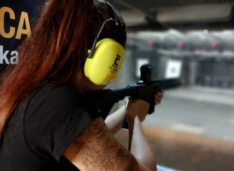 Ostrá streľba z guľových zbraní podľa výberu - Pištoľ Glock 44, samopal Thompson, Revolver Ruger...