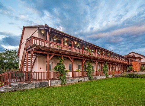 Egerszalók pri termáloch vo Sweet-Life Wellness Apartments s neobmedzeným wellness, vínom a raňajkami