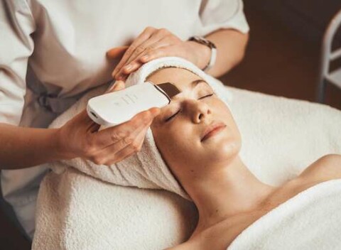 Hĺbkové čistenie pleti ozónom, skin scrubber, diamantová mikrodermabrázia a rádiofrekvencia tváre
